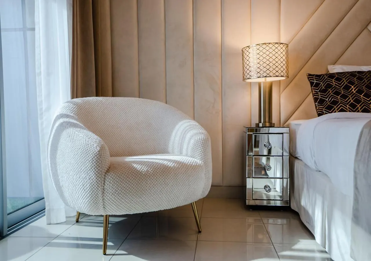 Nasma Luxury Stays - Standpoint Tower A 두바이